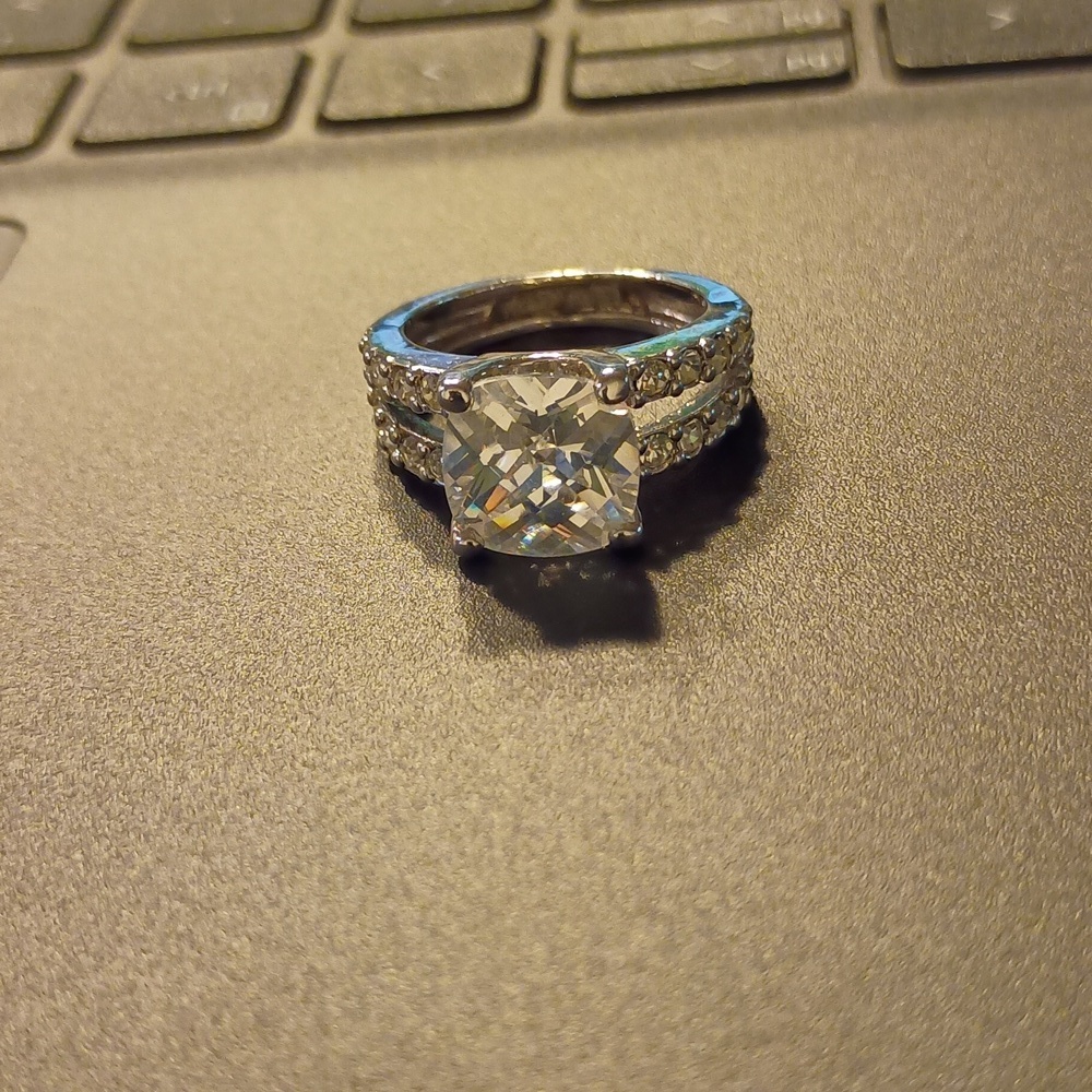 Simulated diamond ring - Picture 3 of 7